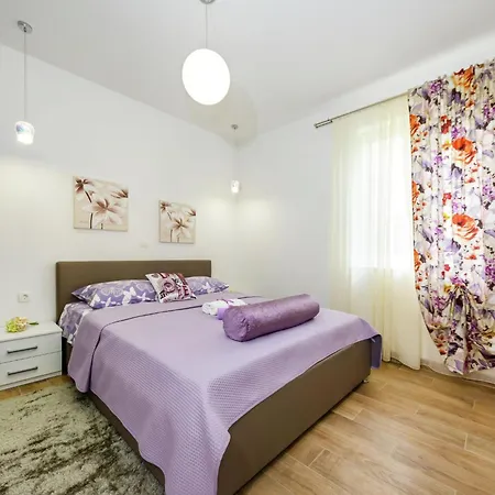 Apartamento Attractive In With Garden Zadar