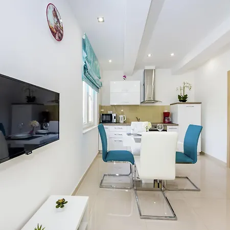 Apartamento Attractive In With Garden Zadar