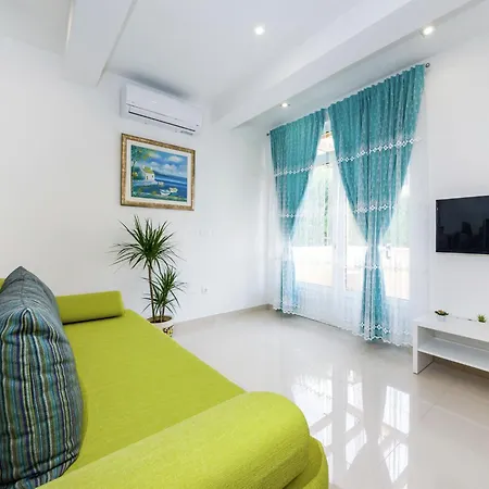 Apartamento Attractive In With Garden
