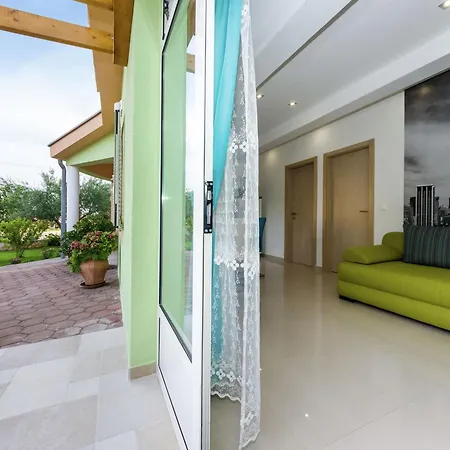 Apartamento Attractive In With Garden