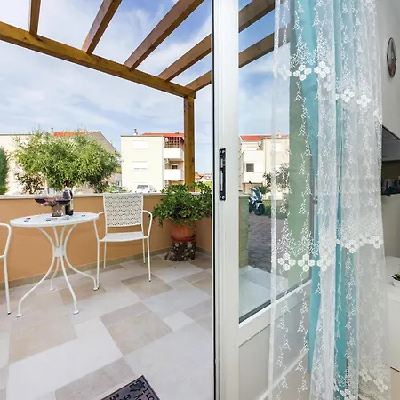 Attractive In With Garden Apartamento