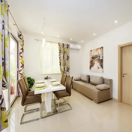 Apartamento Attractive In With Garden *
