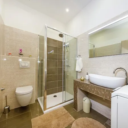 Attractive In With Garden Apartamento Zadar