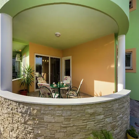 Apartamento Attractive In With Garden Zadar