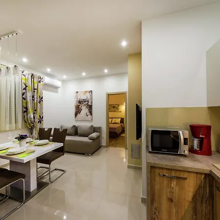 Attractive In With Garden Apartamento