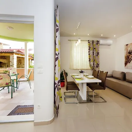 Attractive In With Garden *